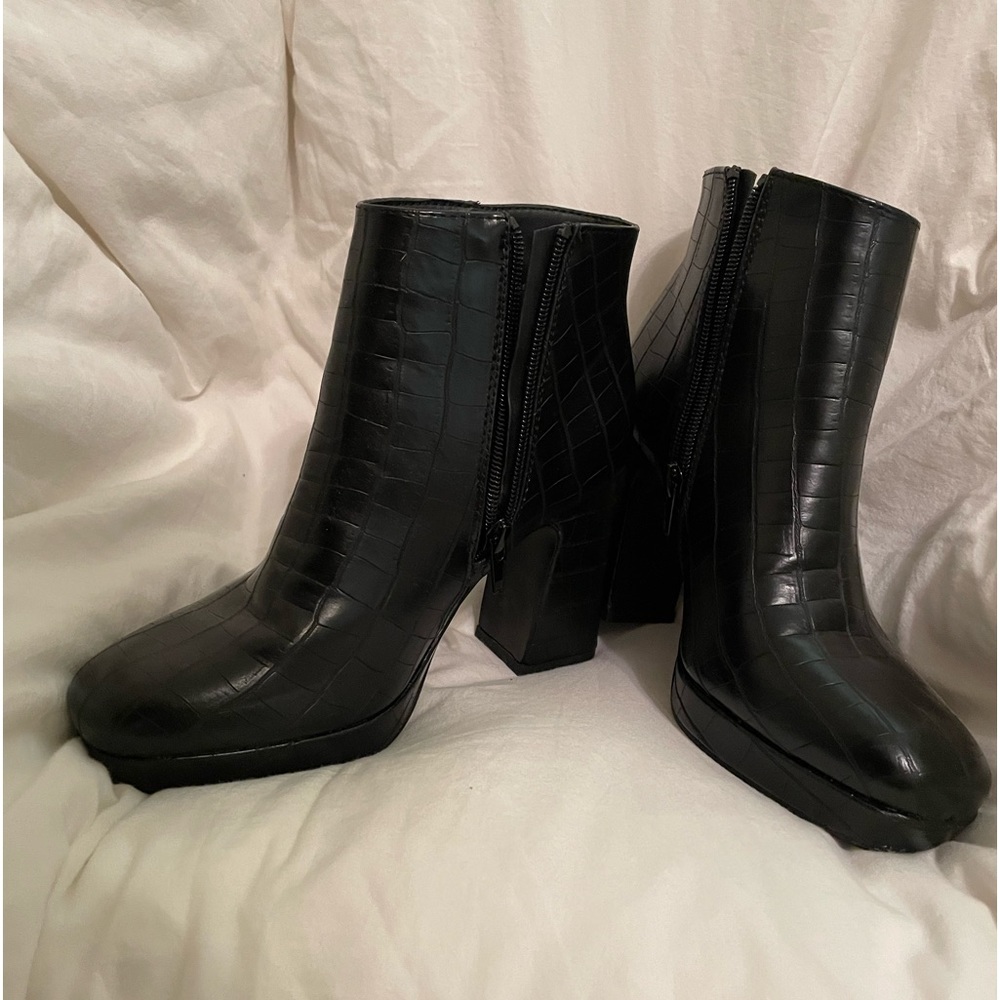 Black Croc Pattern Ankle Boot - image 5